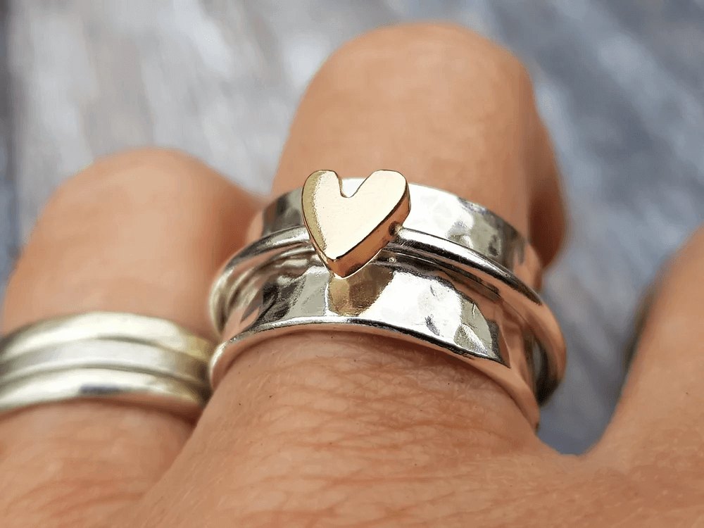 Anna – Anillo de plata con corazón dorado